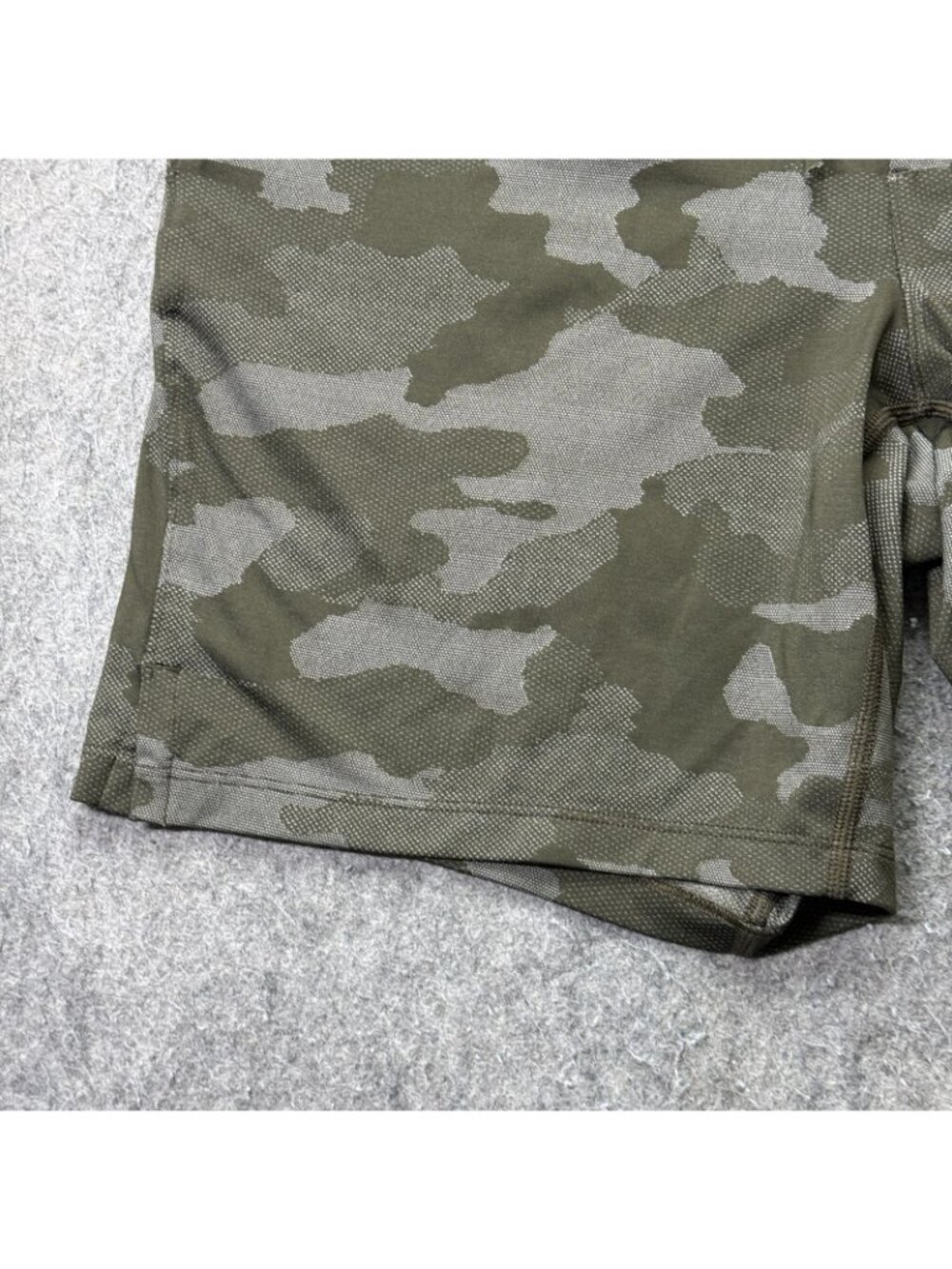 Lululemon License to Train Shorts Men S Green Camouflage Unlined 7" LM7APIS - Picture 5 of 14